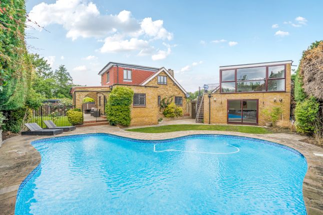 The Crescent, Shepperton, TW17 5 bed detached house for sale
