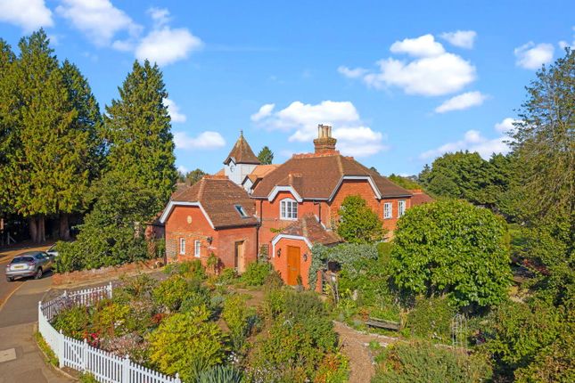 3 bedroom link detached house for sale