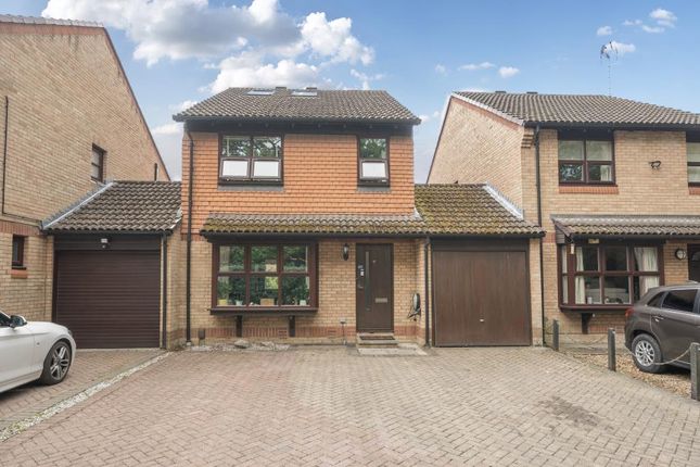 Horsell,  Woking,  Surrey,  GU21 5 bed link detached house for sale