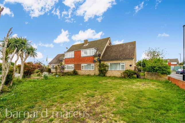 4 bedroom end of terrace house for sale