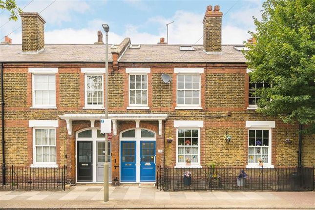 Sheepcote Lane, London SW11 3 bed flat for sale