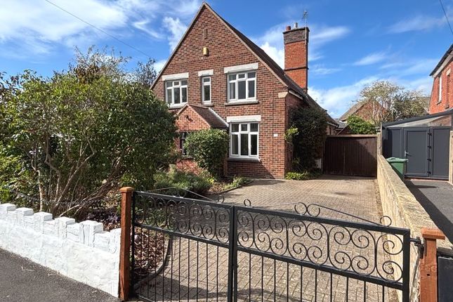Cheltenham Road, Longlevens, Gloucester 3 bed detached house for sale