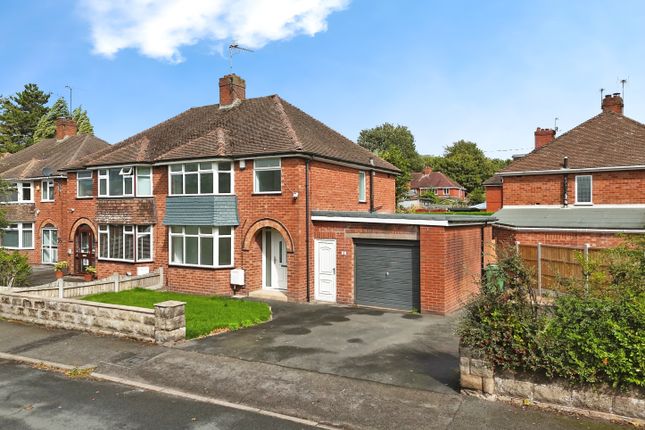 Beechfield Grove, Wolverhampton WV14 3 bed semi