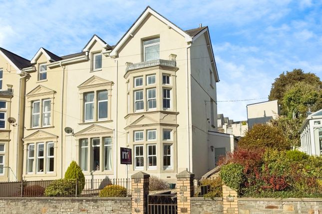 Cwmavon Road, Pontypool NP4 5 bed semi