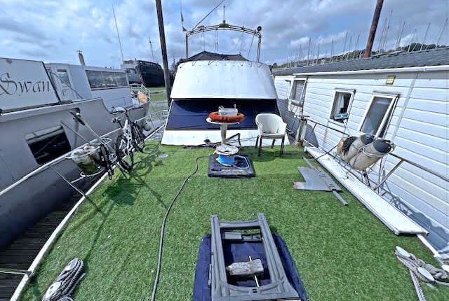 Vicarage Lane, Hoo ME3 2 bed houseboat for sale