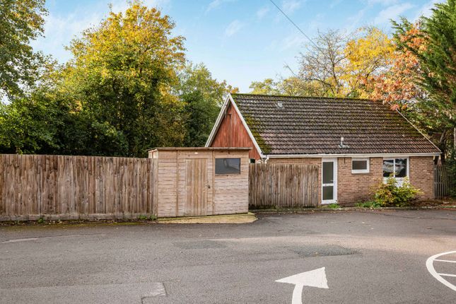 Bath Road, Stonehouse... 2 bed bungalow for sale