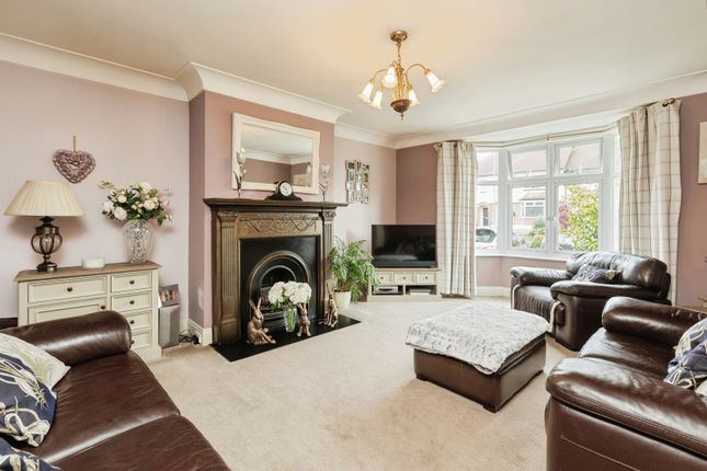 4 bed detached house