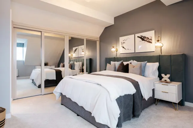 4 bed detached house