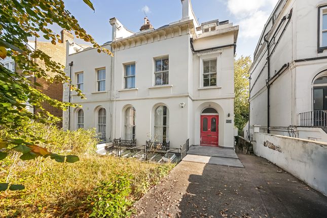 Victoria Way, Charlton, SE7 1 bed flat for sale