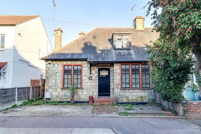 2 bedroom semi-detached bungalow for sale