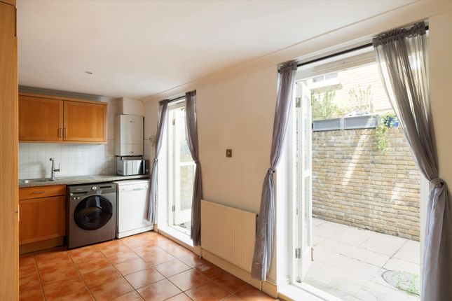 Ladbroke Grove, London, W11 3 bed flat for sale