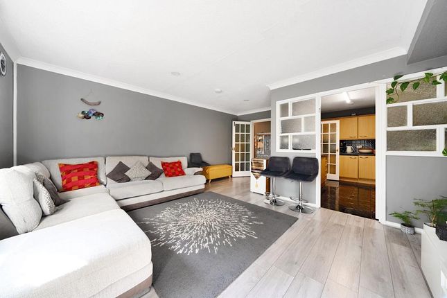 The Avenue,  Hatch End,  Pinner,  HA5 2 bed flat for sale