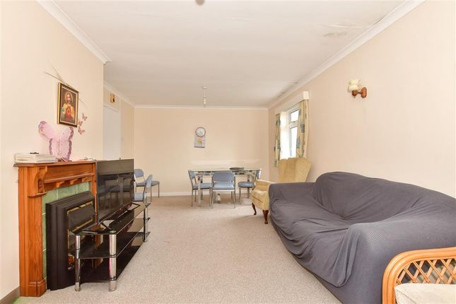 2 bed detached bungalow