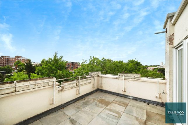 James Close, Golders Green, NW11 3 bed penthouse for sale