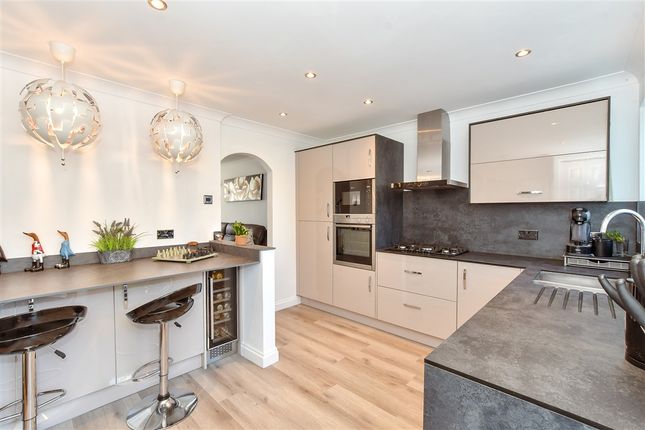 Walnut Tree Close, Hayling Island... 3 bed semi
