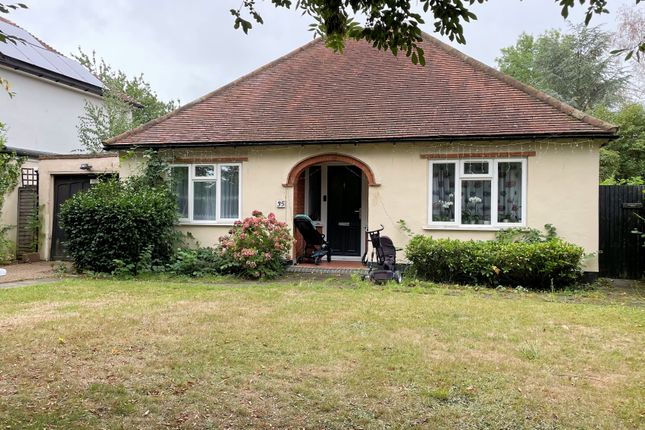 Addlestone KT15 2 bed detached house for sale