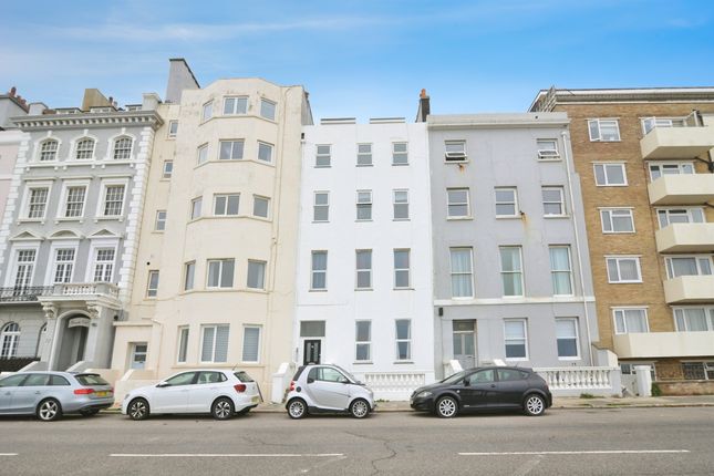 2 bedroom ground floor flat for sale