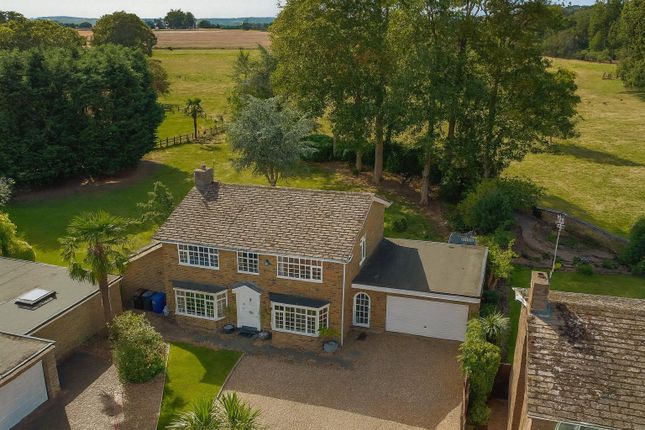 Hall Close, Harpole, Northampton 4 bed detached house for sale