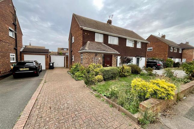 The Avenue, Greenacres, Aylesford, Kent 3 bed semi