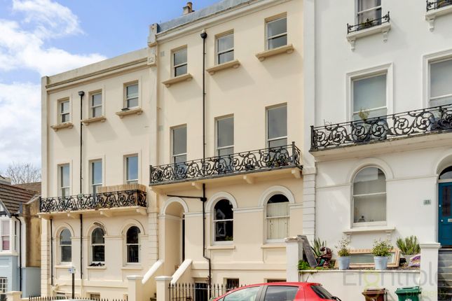 Roundhill Crescent, Brighton 2 bed flat for sale