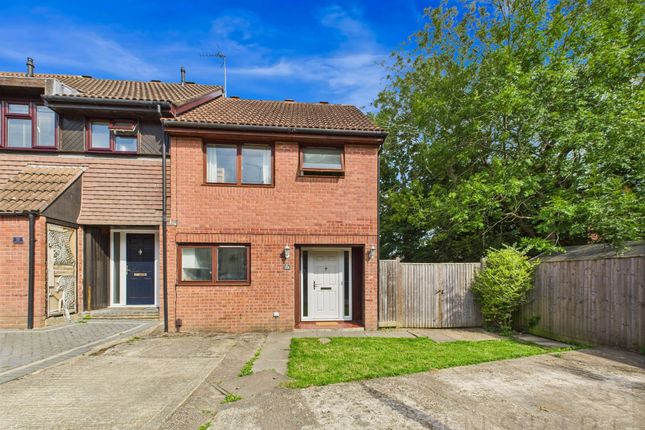 Garton Close, Crawley RH11 2 bed end of terrace house for sale