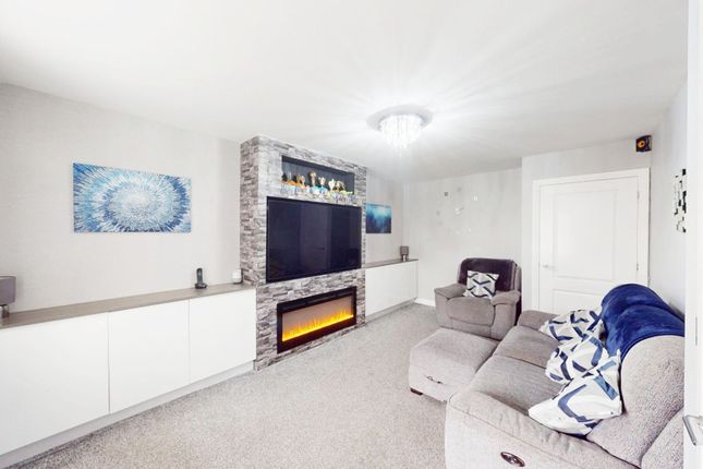 Green Mill Close, Westhoughton, BL5 3 bed semi