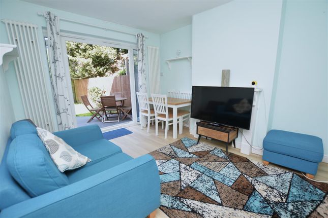 Liberty Avenue, Colliers Wood SW19 2 bed flat for sale