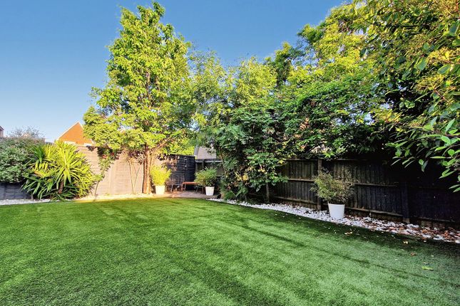 3 bedroom link detached house for sale