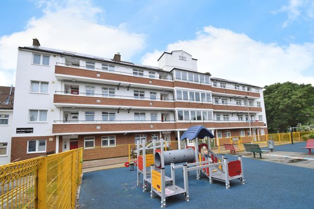 Blackwall Lane, London SE10 3 bed apartment for sale