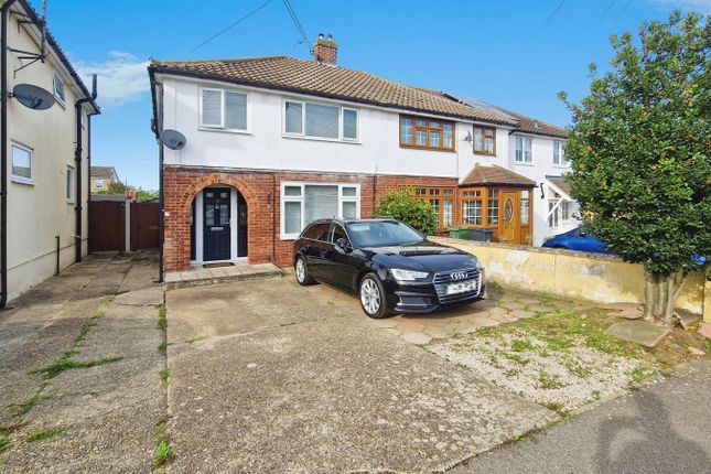 Strawberry Close, Braintree CM7 3 bed semi