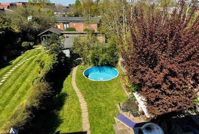 Orchard Avenue, Whetstone, N20 4 bed semi
