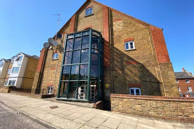 Clifton Road, Gravesend, Kent, DA11 1 bed flat for sale