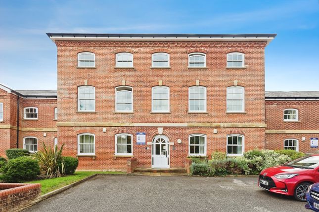 3 bedroom flat for sale