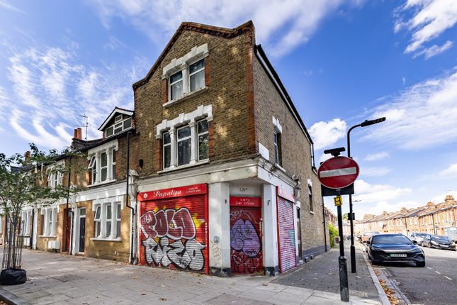 Shacklewell Lane, Hackney, E8 4 bed end of terrace house for sale