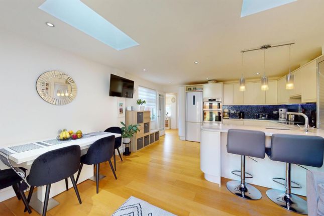 3 bed end terrace house