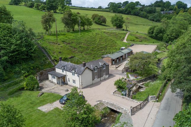 Rhydycroesau 3 bed detached house for sale