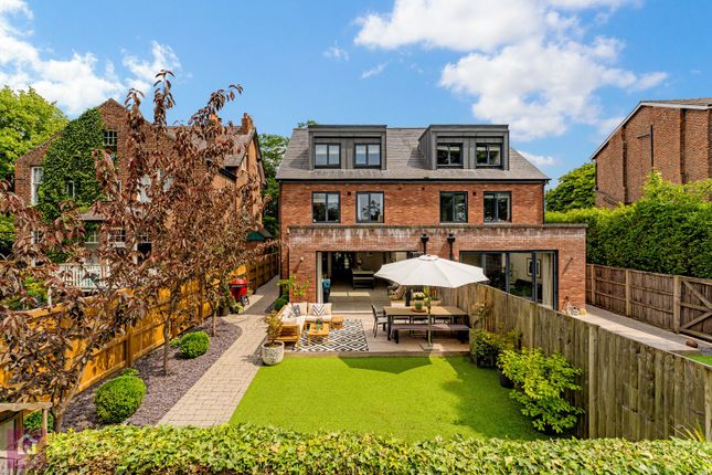 5 bedroom semi-detached house for sale