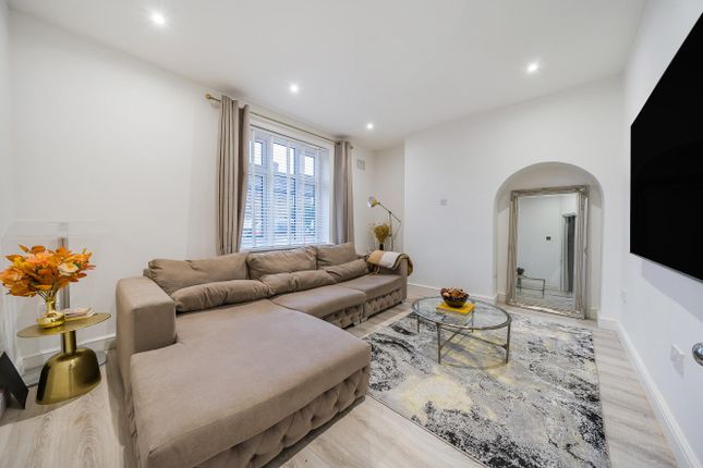 Overdown Road, Catford, London, SE6 2 bed terraced house for sale
