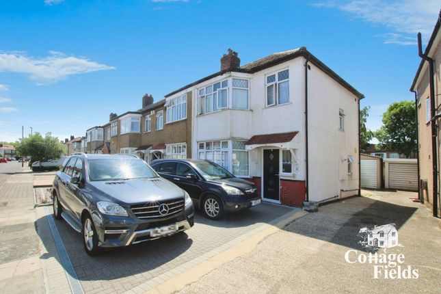 Carisbrook Close, Enfield, EN1 3 bed end of terrace house for sale
