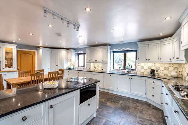 Hall Close, Newark NG22 5 bed detached house for sale