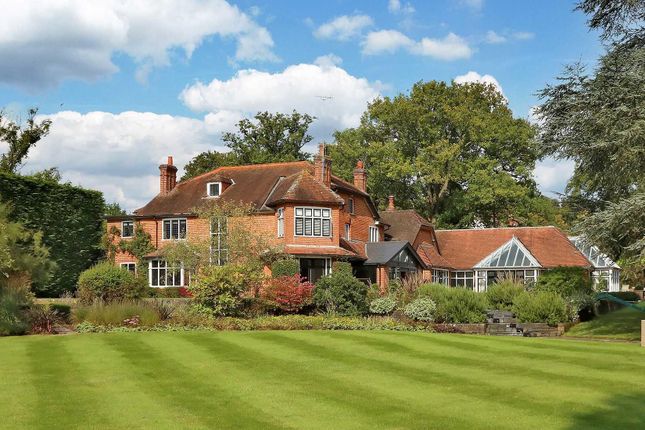 Fleet Hill, Finchampstead, Berkshire... 5 bed detached house for sale