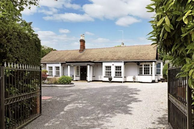 Hollybush Hill, Buckinghamshire, SL2 5 bed detached house for sale
