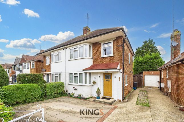 Wroxham Gardens, Potters Bar EN6 3 bed semi