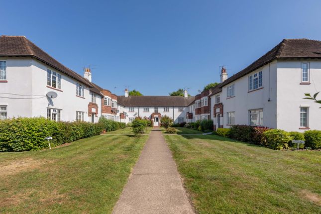 Bathurst Walk, Richings Park SL0 2 bed apartment for sale