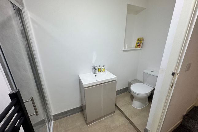 4 bedroom end of terrace house for sale