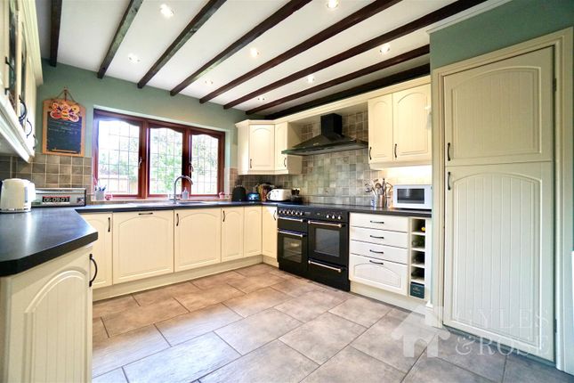 Alresford 4 bed detached house for sale