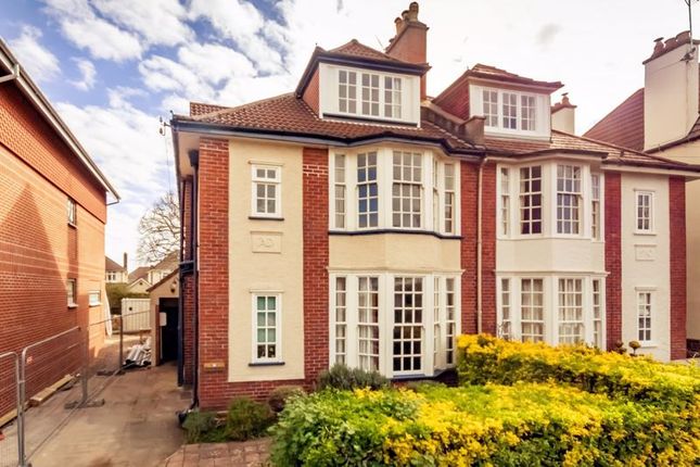5 bedroom semi-detached house for sale