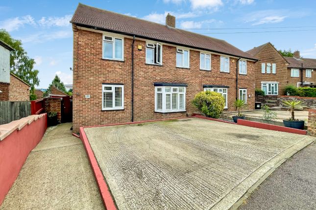 Taunton Avenue, Luton, Bedfordshire... 3 bed semi