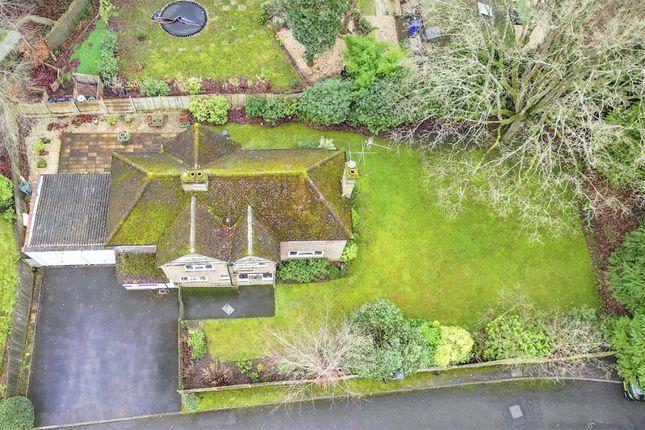Frimley Road, Guildford GU12 4 bed detached house for sale