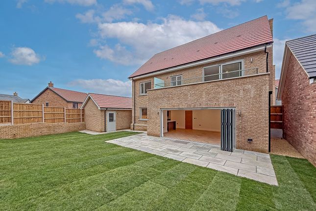 Chequer Tree Way, Bedford MK45 4 bed detached house for sale
